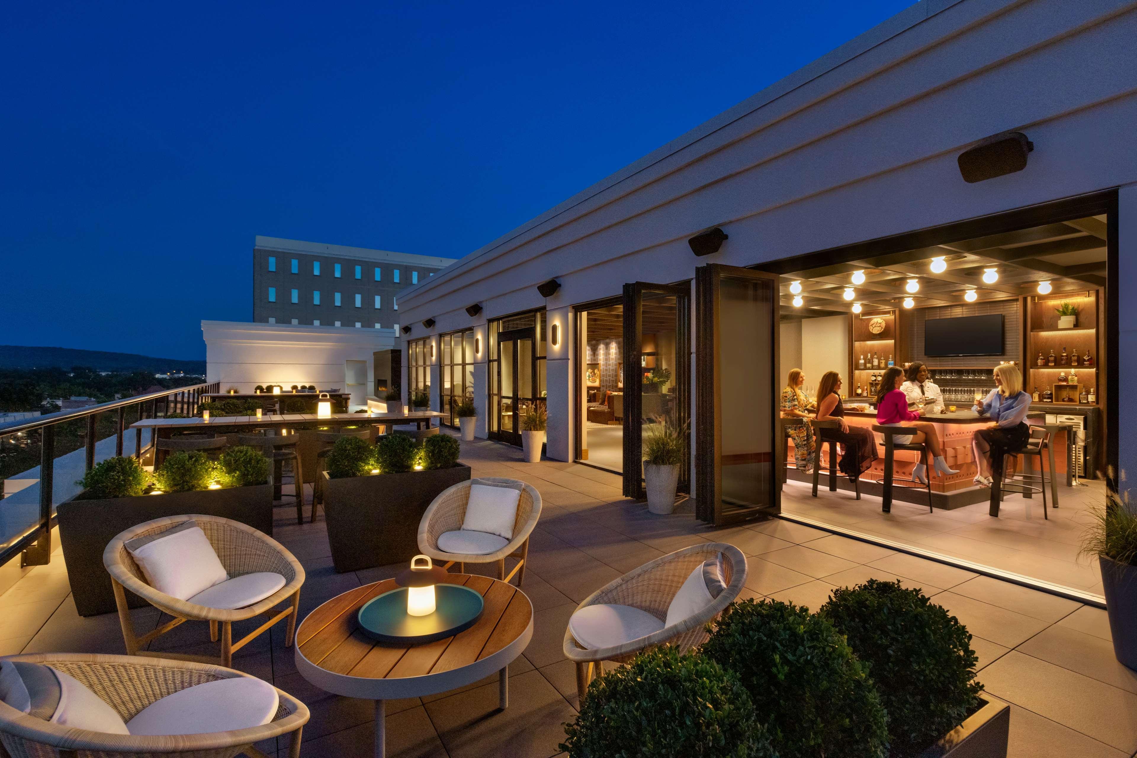 106 Jefferson Huntsville, Curio Collection By Hilton Exterior photo